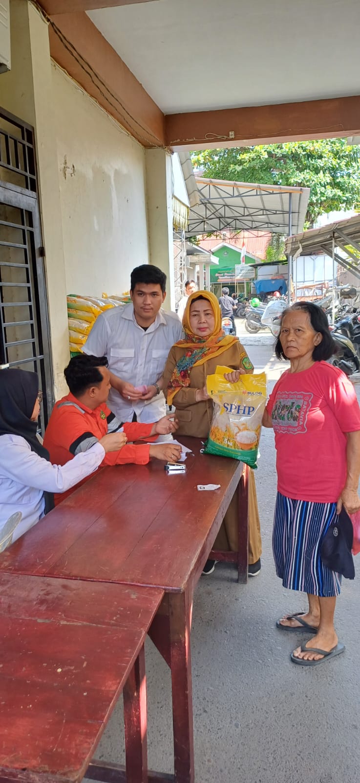 Gerakan Pangan Murah di Kantor Camat Medan Perjuangan